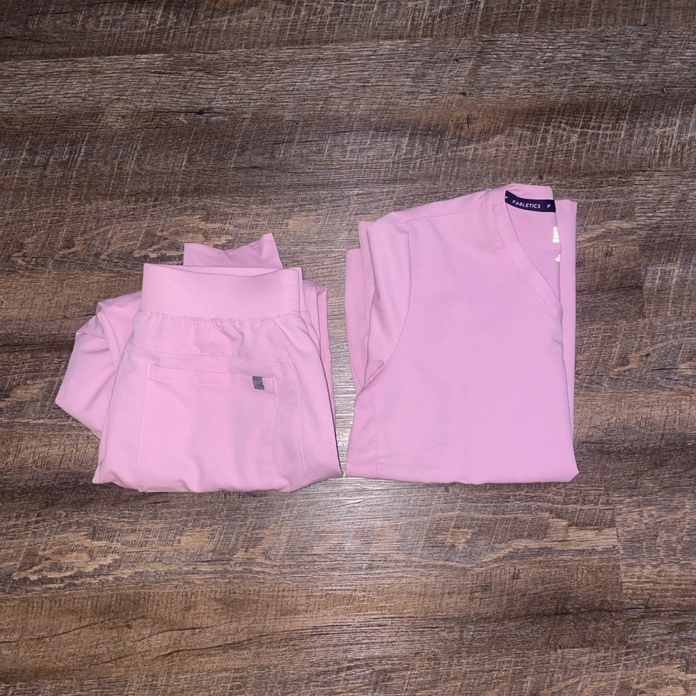 Fabletics Pink scrub set